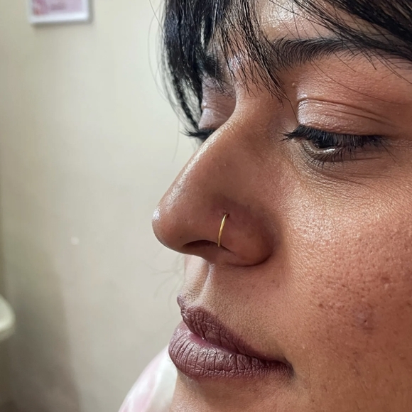 F136 Titanium Open D Shape Nose Ring Hoop in gold - Picture 2 of 4